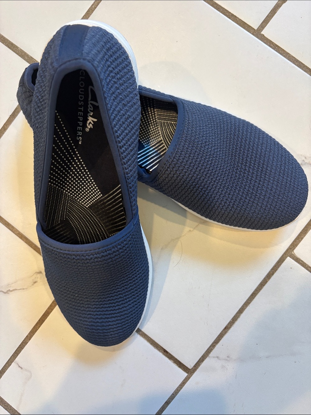 Womens Clarks Cloudstepper Breeze, Navy, Washable, Like New - size 9.5 wide